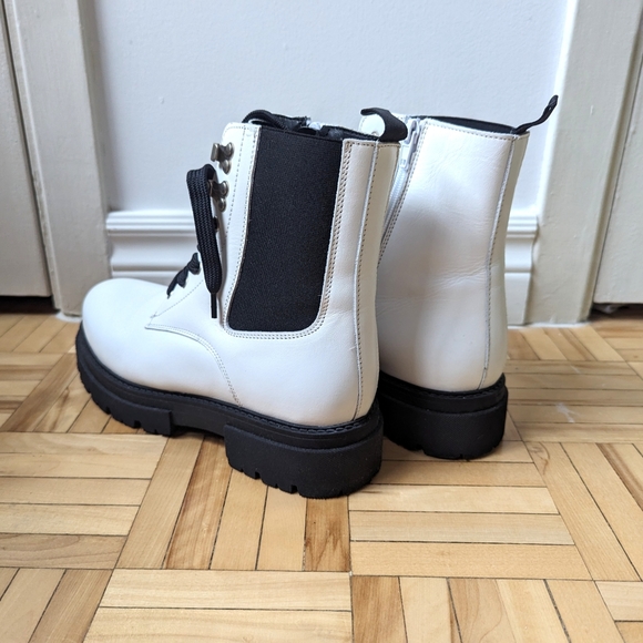 L'intervalle White Boots - Picture 3 of 8